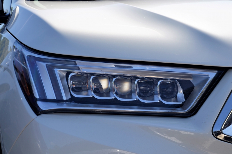 moto-MONTMEYAN-min_acura-headlamp-2834131